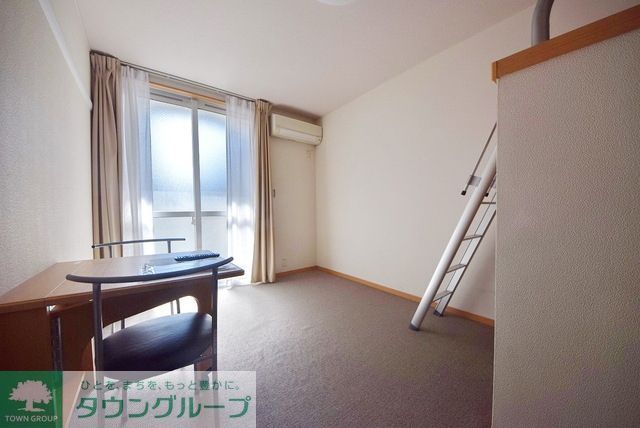 レオパレスミモザIIの居間写真