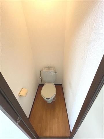 京急本線 生麦駅 徒歩4分 2階建 築39年のトイレ写真