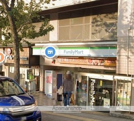 コンビニ　ファミリーマート（コンビニ）まで304m