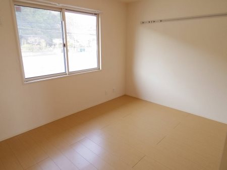 その他部屋・スペース　北側の6帖洋室も明るい！