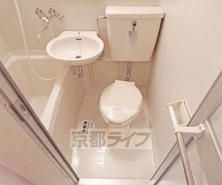 トイレ　清潔感のあるトイレですね。