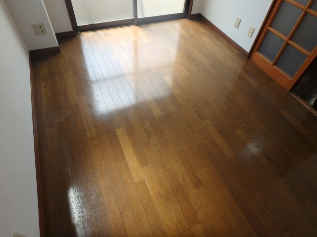 ウリノビルの居間写真