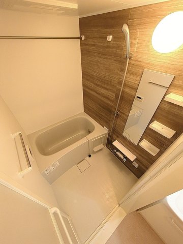 バス・シャワールーム　落ち着いた空間のお風呂です