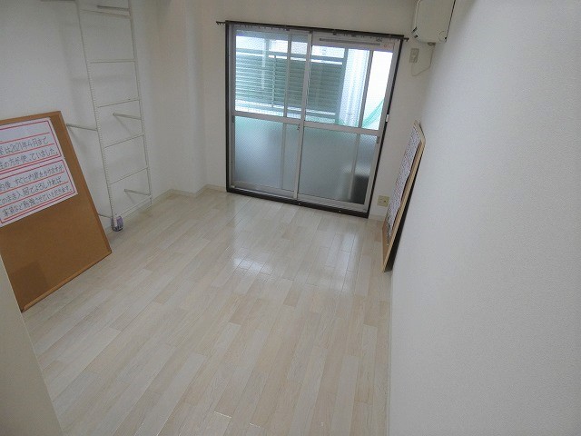サンテルコ千里山の居間写真