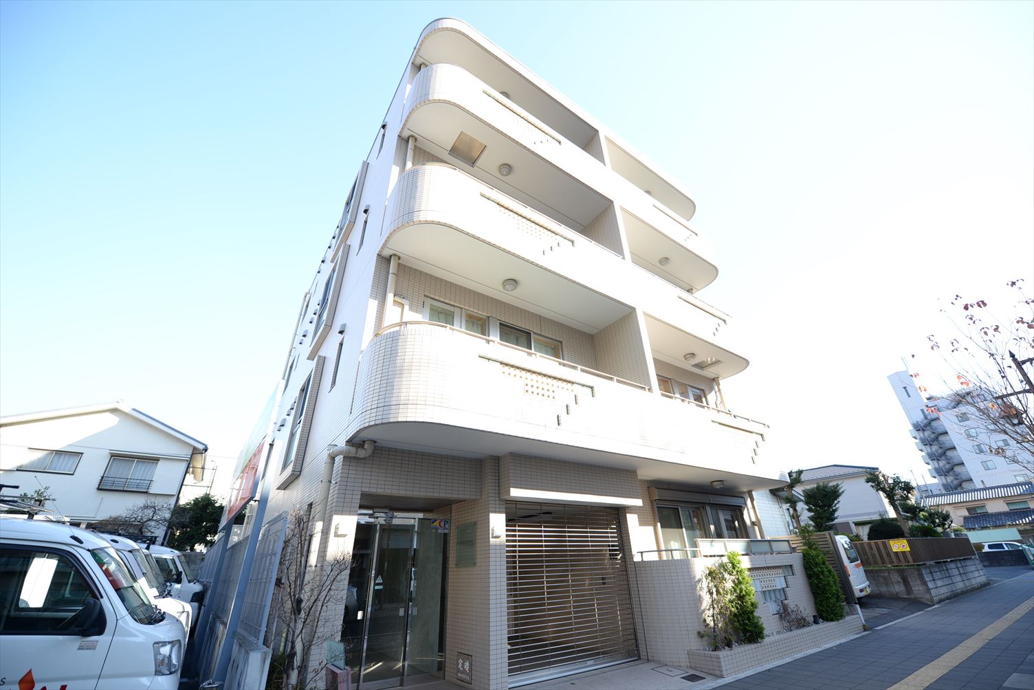 建物外観　周りは高い建物がないので全部屋日当り・風通しがいい立地です！