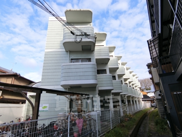 【京都市西京区桂浅原町のマンションのエントランス】