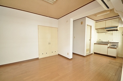 居室・リビング　室内