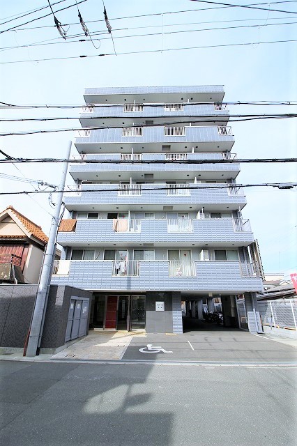 東大阪市稲田新町のマンションの建物外観