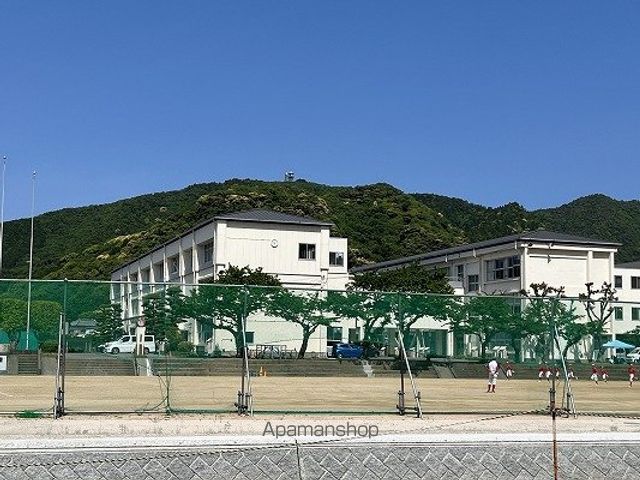 中学校　たつの市立中学校龍野東中学校（中学校）まで1761m