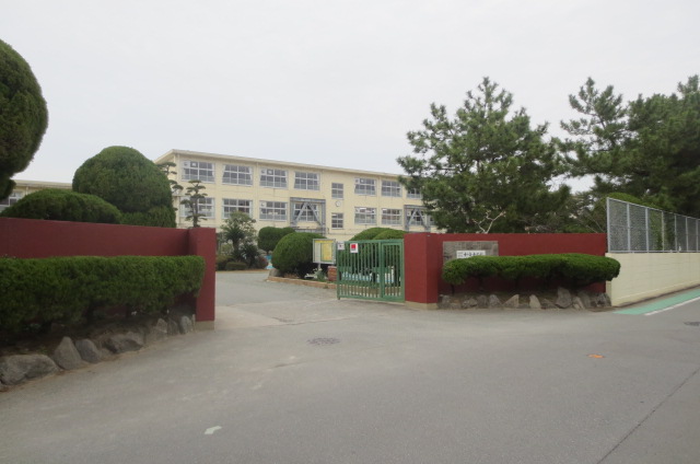 中学校　福岡市立和白中学校（中学校）まで1266m