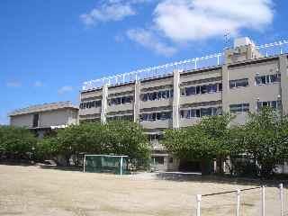 【池田市豊島北のマンションの中学校】