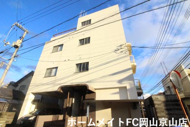 岡山市北区津倉町のマンションの建物外観