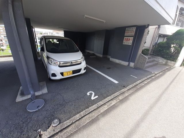 【ハイツナカムラの駐車場】