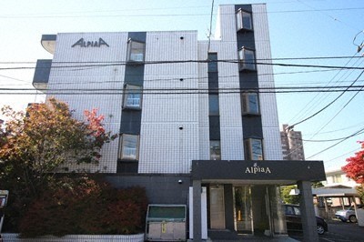 札幌市中央区南十八条西のマンションの建物外観