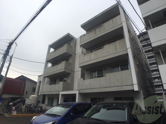 札幌市中央区南二十五条西のマンションの建物外観