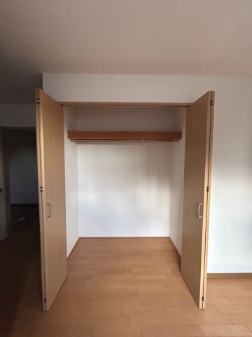 収納　こちらの居間で趣味の時間をお楽しみください