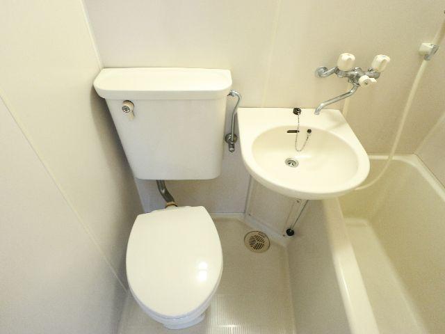 近鉄奈良線 大和西大寺駅 徒歩6分 4階建 築39年のトイレ写真
