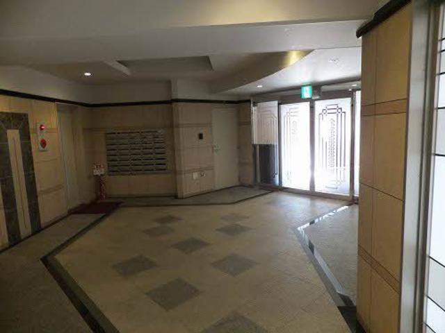 【福山市御船町のマンションのエントランス】