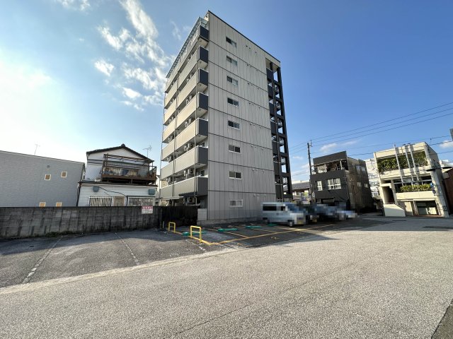 高知市与力町のマンションの建物外観