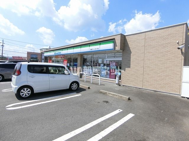 【津市芸濃町椋本のマンションのコンビニ】