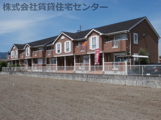 橋本市向副のアパートの建物外観