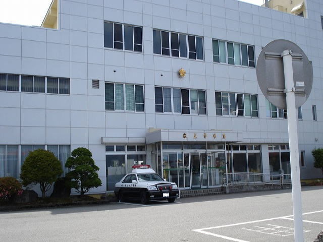 【氷見市柳田のマンションの警察署・交番】