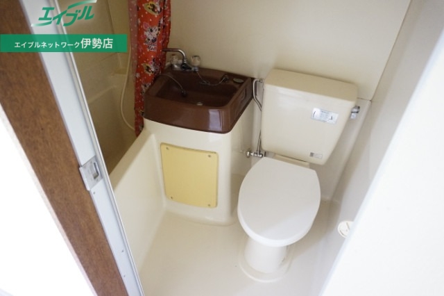 トイレ　同型参考写真
