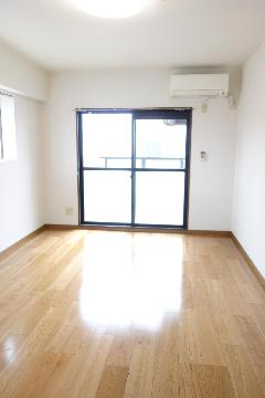 居室・リビング　室内