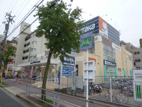 ドラックストア　ユタカドラッグ（ドラッグストア）まで460m