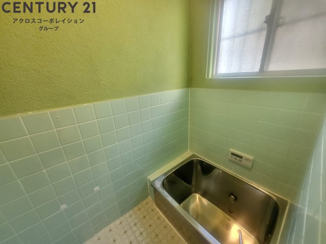 バス・シャワールーム　シンプルな浴室