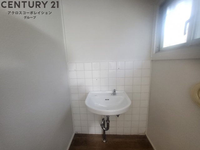 洗面設備　シンプルな洗面台