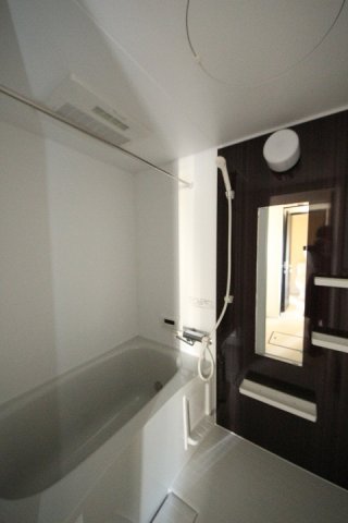 バス・シャワールーム　コンパクトで使いやすいお風呂です