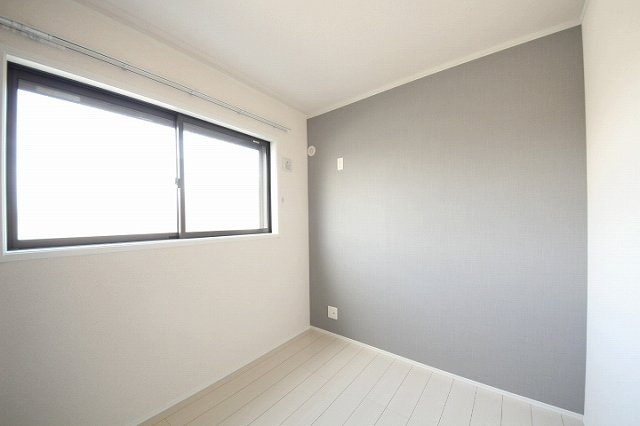 その他部屋・スペース　広くて明るい寝室