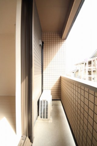 バルコニー　バルコニーからの眺めを楽しみながら食事をしませんか