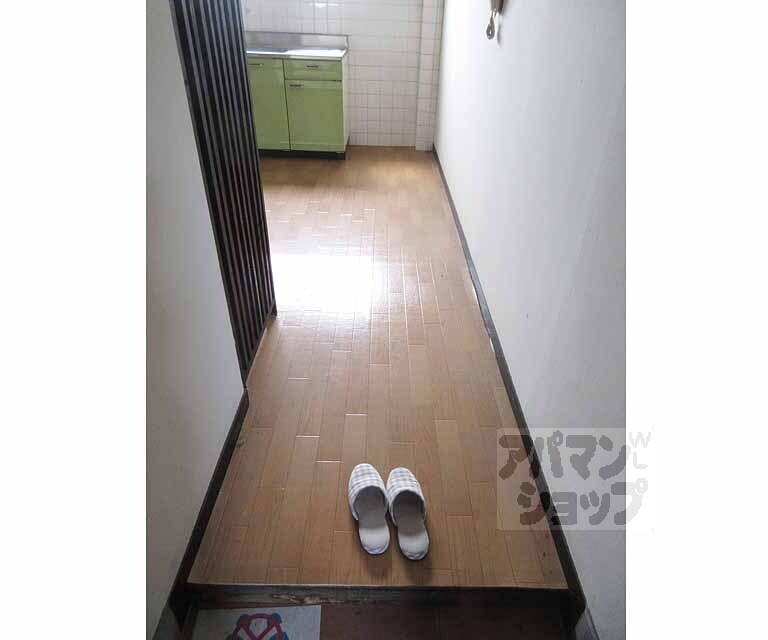 その他部屋・スペース　玄関から続く廊下。