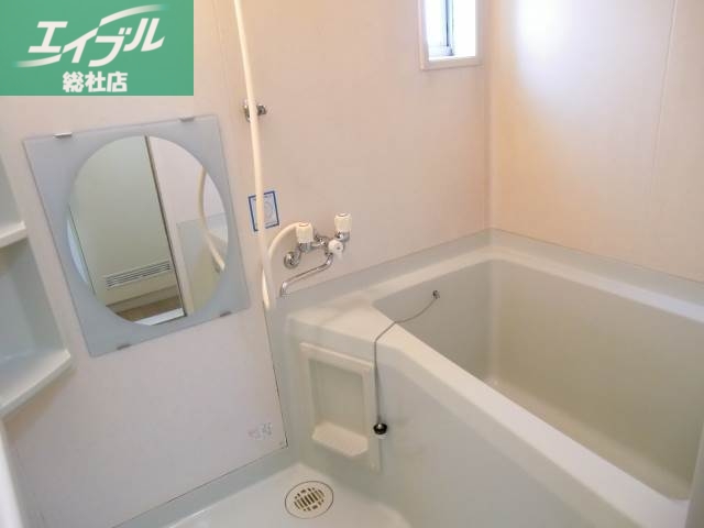 バス・シャワールーム　小窓・明るいバス