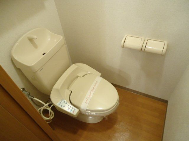 ＪＲ東海道本線 静岡駅 徒歩18分 5階建 築21年のトイレ写真
