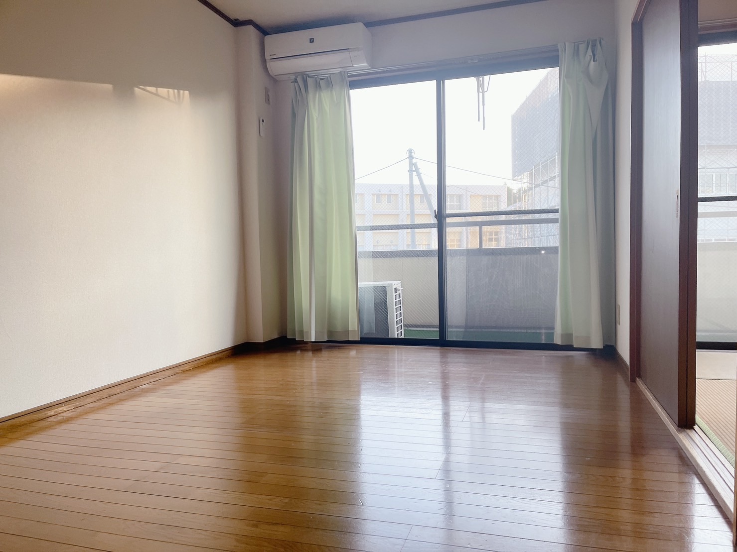 居室・リビング　南側洋室！日当たりも良し！