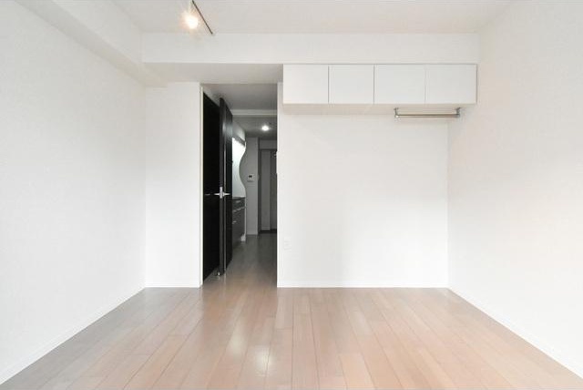 居室・リビング　【SERENiTE本町エコート】ゆったりとした居間です