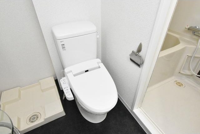 トイレ　【SERENiTE本町エコート】コンパクトで使いやすいトイレ