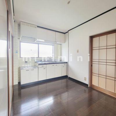 居室・リビング　※写真は別号室のものですので現状優先とさせていただきます