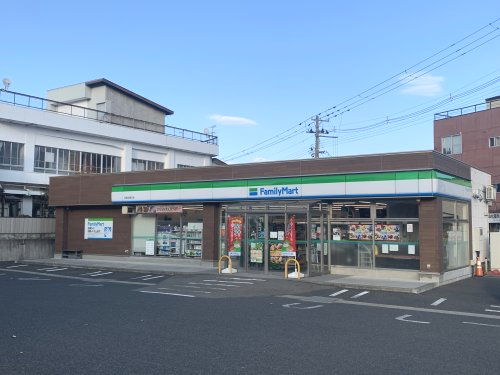 コンビニ　ファミリーマート 花巻大通り店（コンビニ）まで776m
