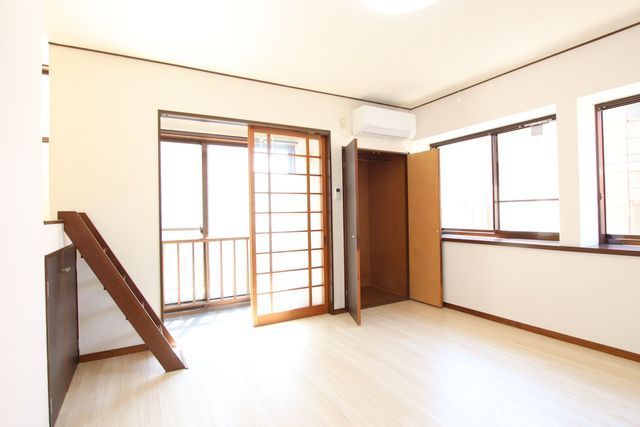居室・リビング　２面採光で明るいお部屋です。
