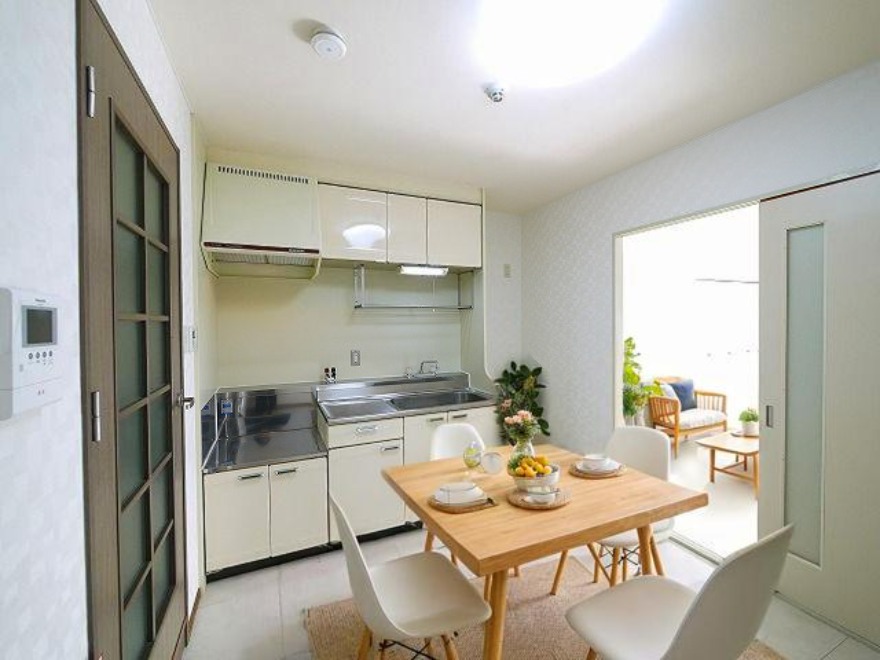 居室・リビング　CGで家具等を配置したもので家具等は含まれません