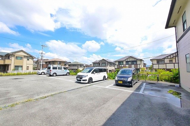 駐車場　敷地内に駐車場があります