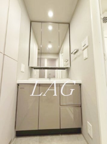 洗面設備　独立洗面台になります。