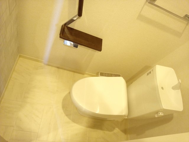 トイレ　温水洗浄便座