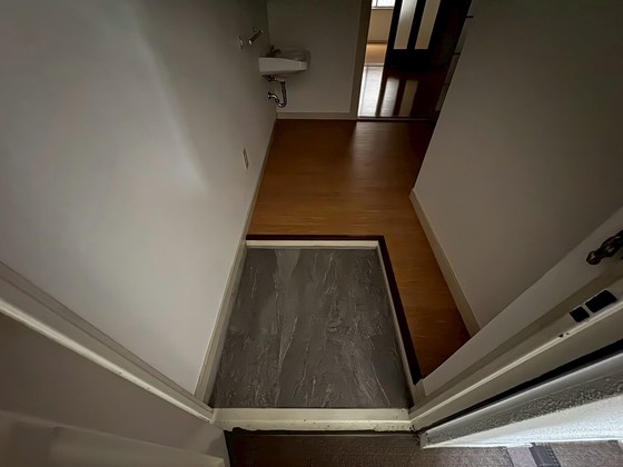 玄関　※別号室の写真です