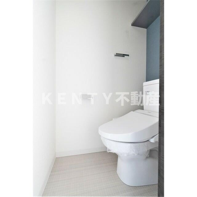 トイレ　落ち着いた色調のトイレです