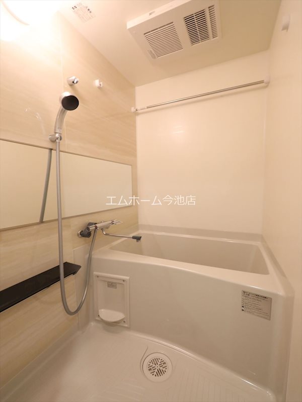 バス・シャワールーム　浴室暖房乾燥機能付バス